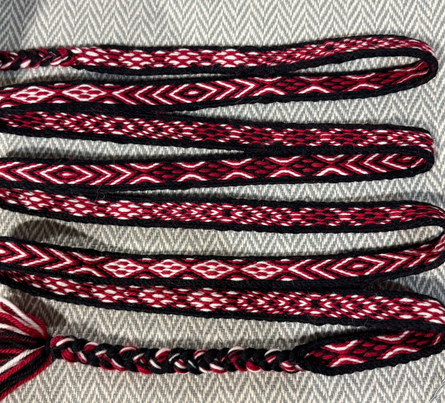 Red and black tabletwoven band