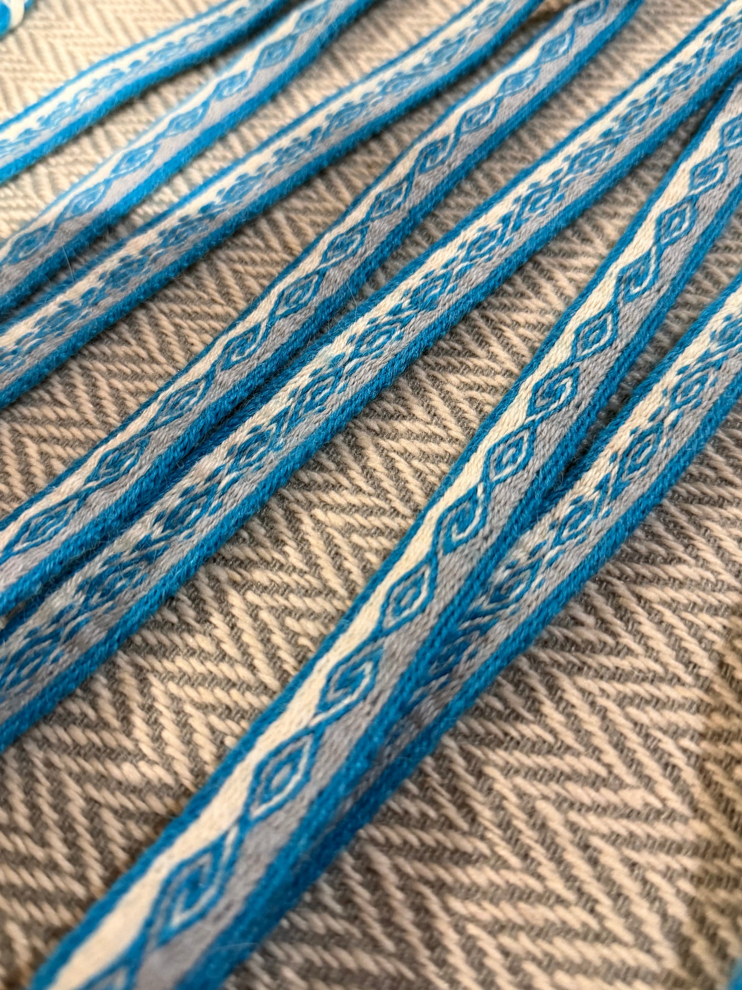 Hand tabletwoven band