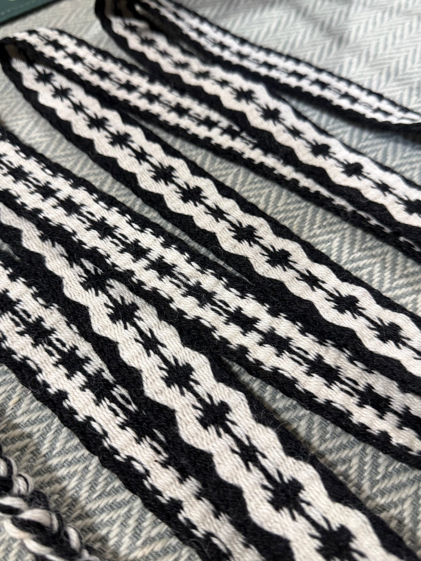 Hand tabletwoven band