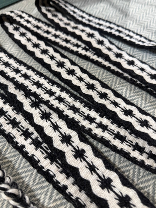 Hand tabletwoven band