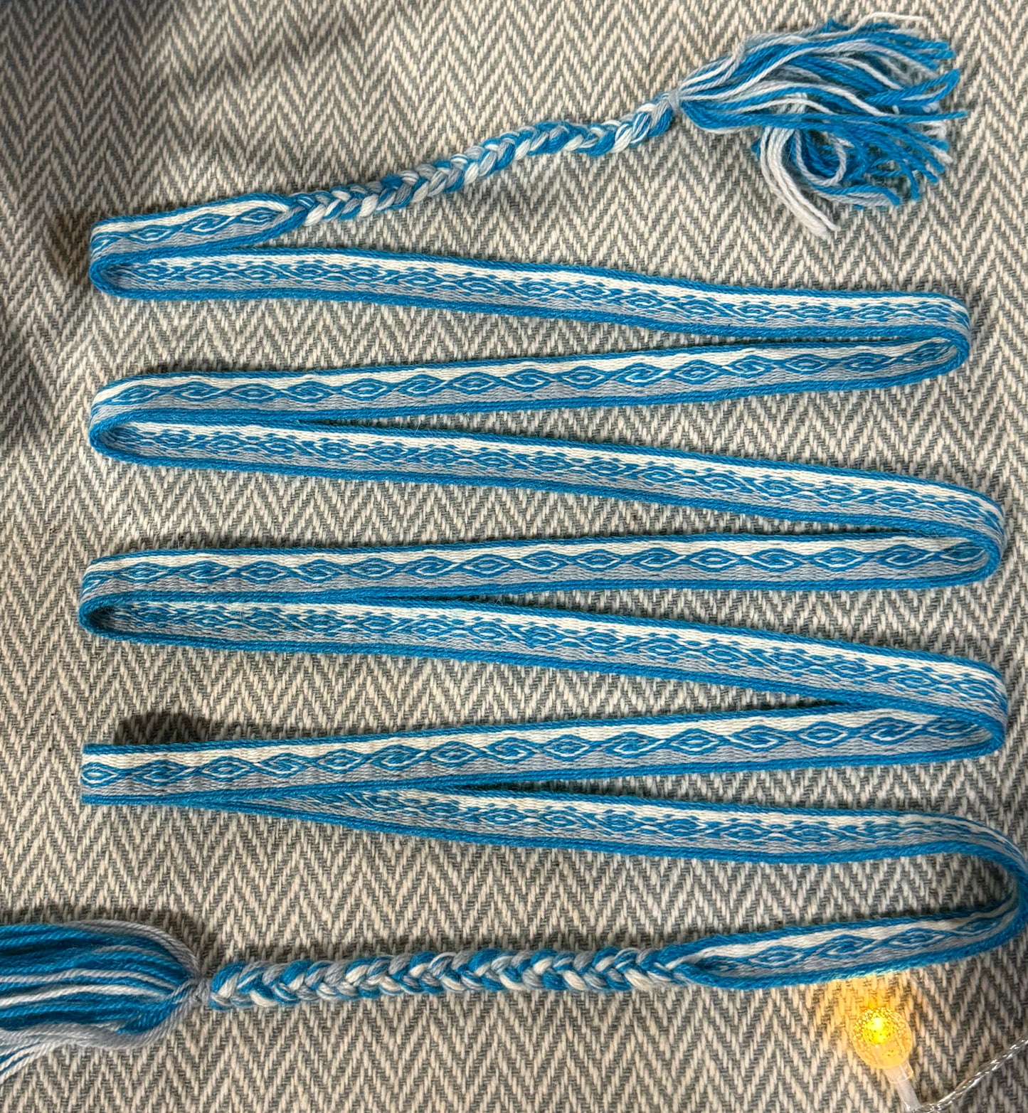 Hand tabletwoven band