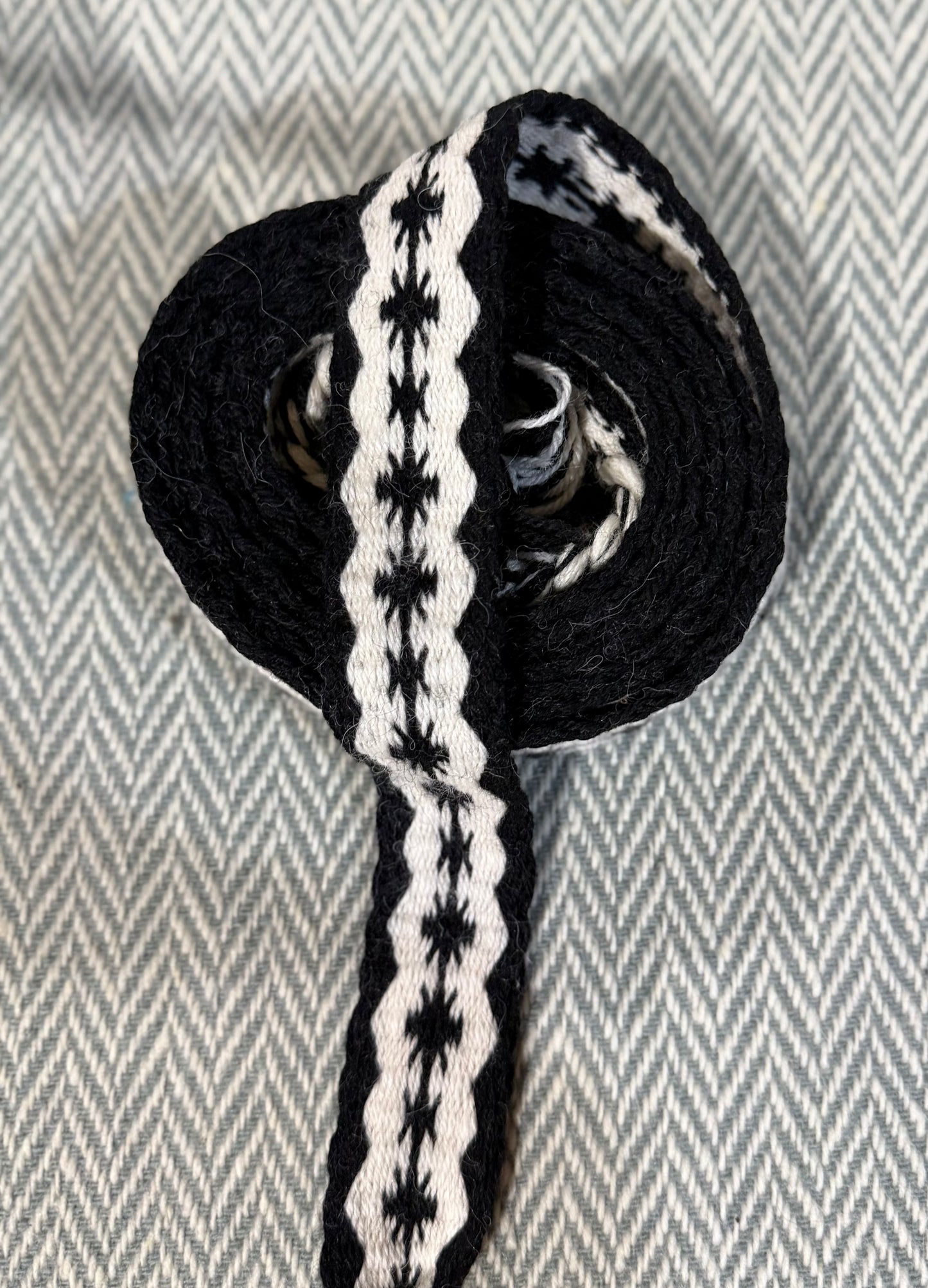 Hand tabletwoven band