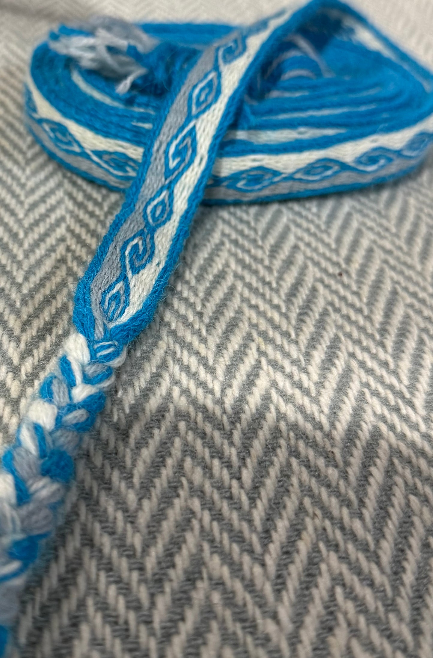 Hand tabletwoven band