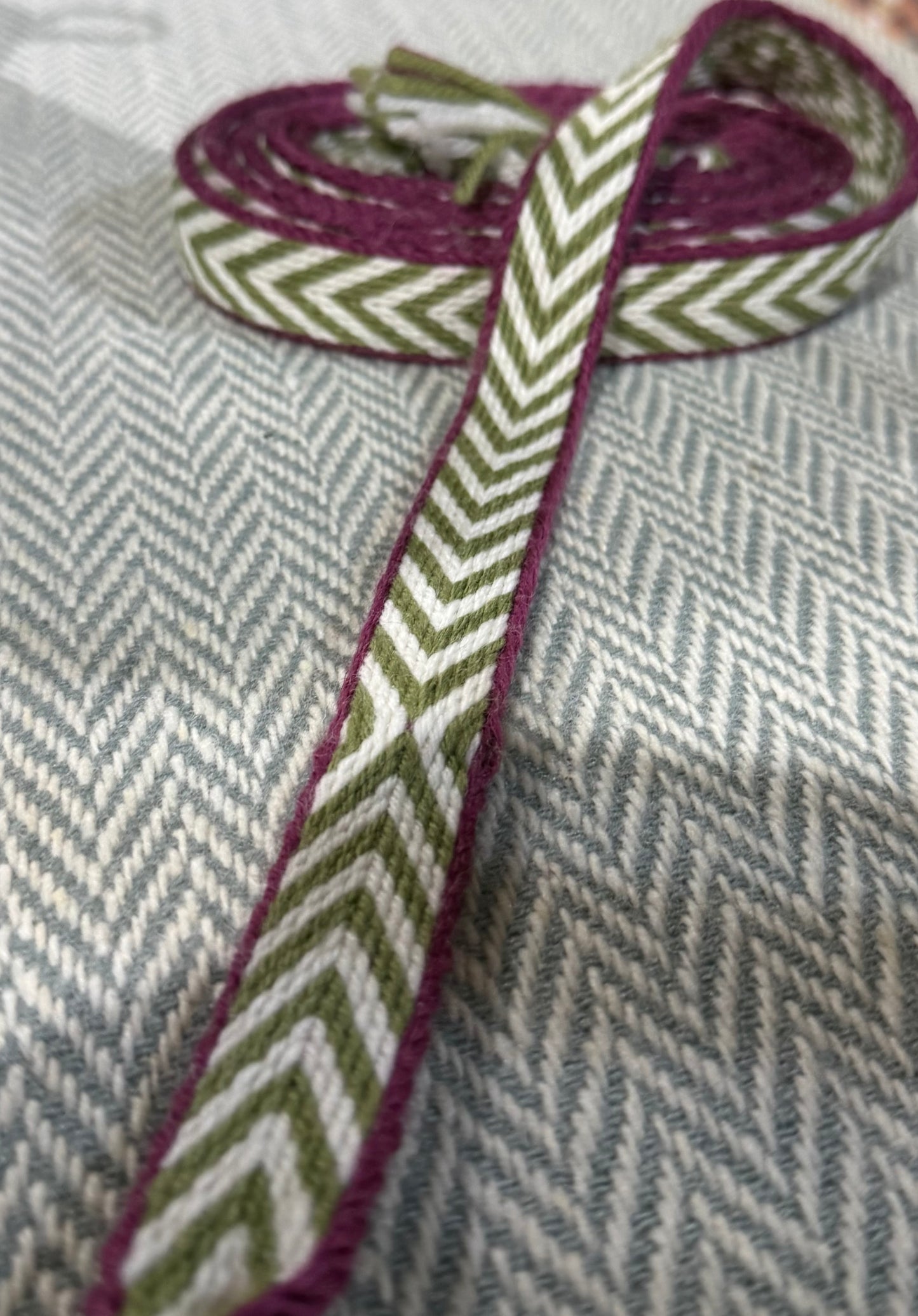 Tablet woven band